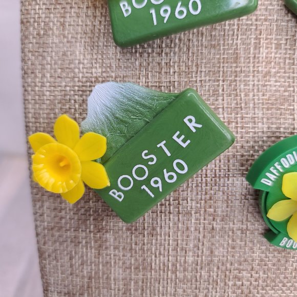 Set of 4 Vintage Daffodil Booster Pin Brooches 1960 and 1963. Pinup Retro - Picture 5 of 9